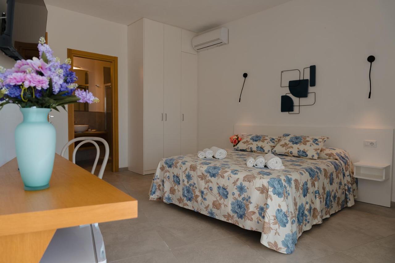 Rooms, Affittacamere Maksim Golfo Aranci Eksteriør bilde